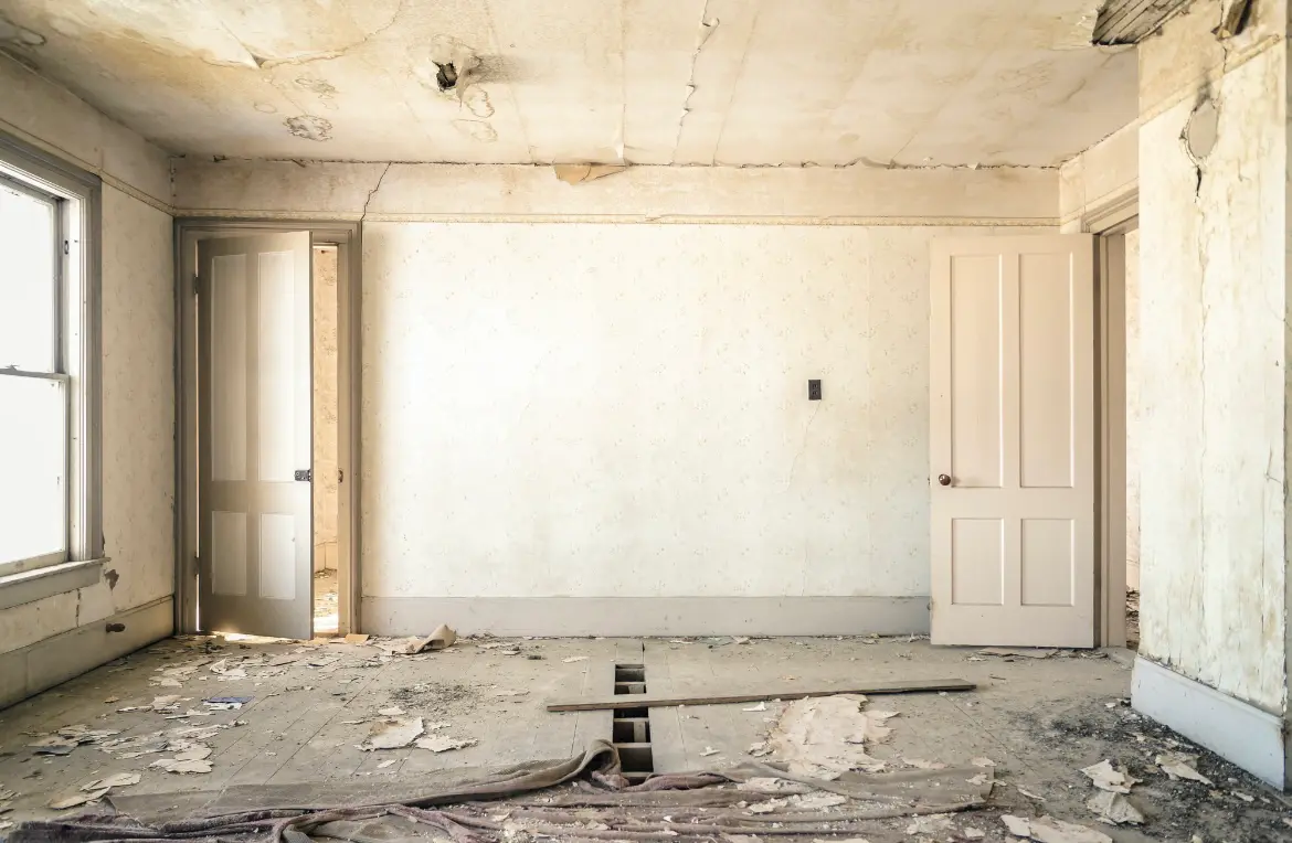 Waste disposal crew managing a cleanout project in Eureka